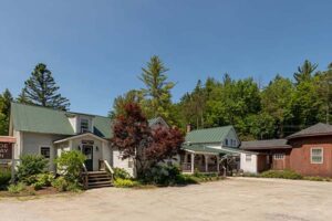 Hyde Away Inn · Waitsfield · For Sale photo